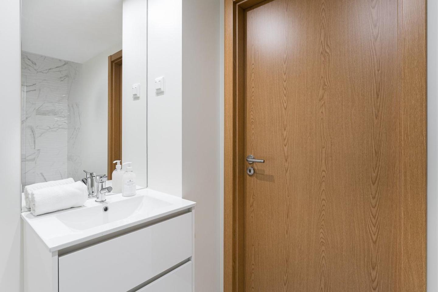 Guestready - Sleek Monochromatic In Bonfim Apartment Porto Ngoại thất bức ảnh